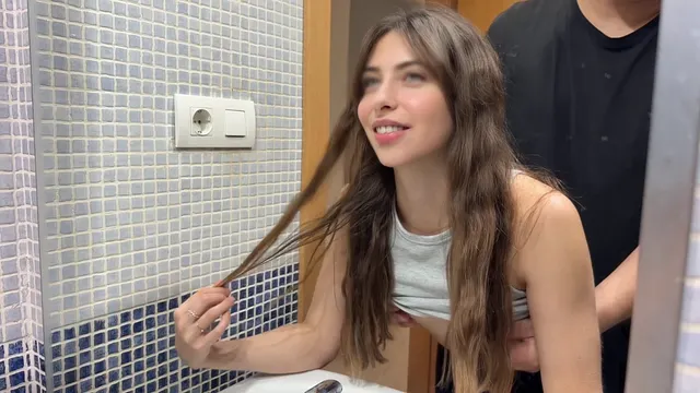 Hot vecina viene a mi casa para sexo
