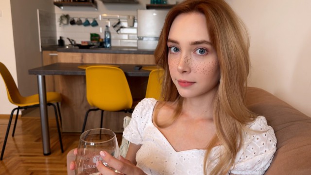 Esposa engaña a su marido con su mejor amigo - Loly Nebel